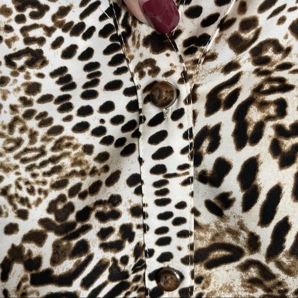 Chico's Animal Print Button Down Blouse Long Sleeve Size 3 (L) - Picture 4 of 9